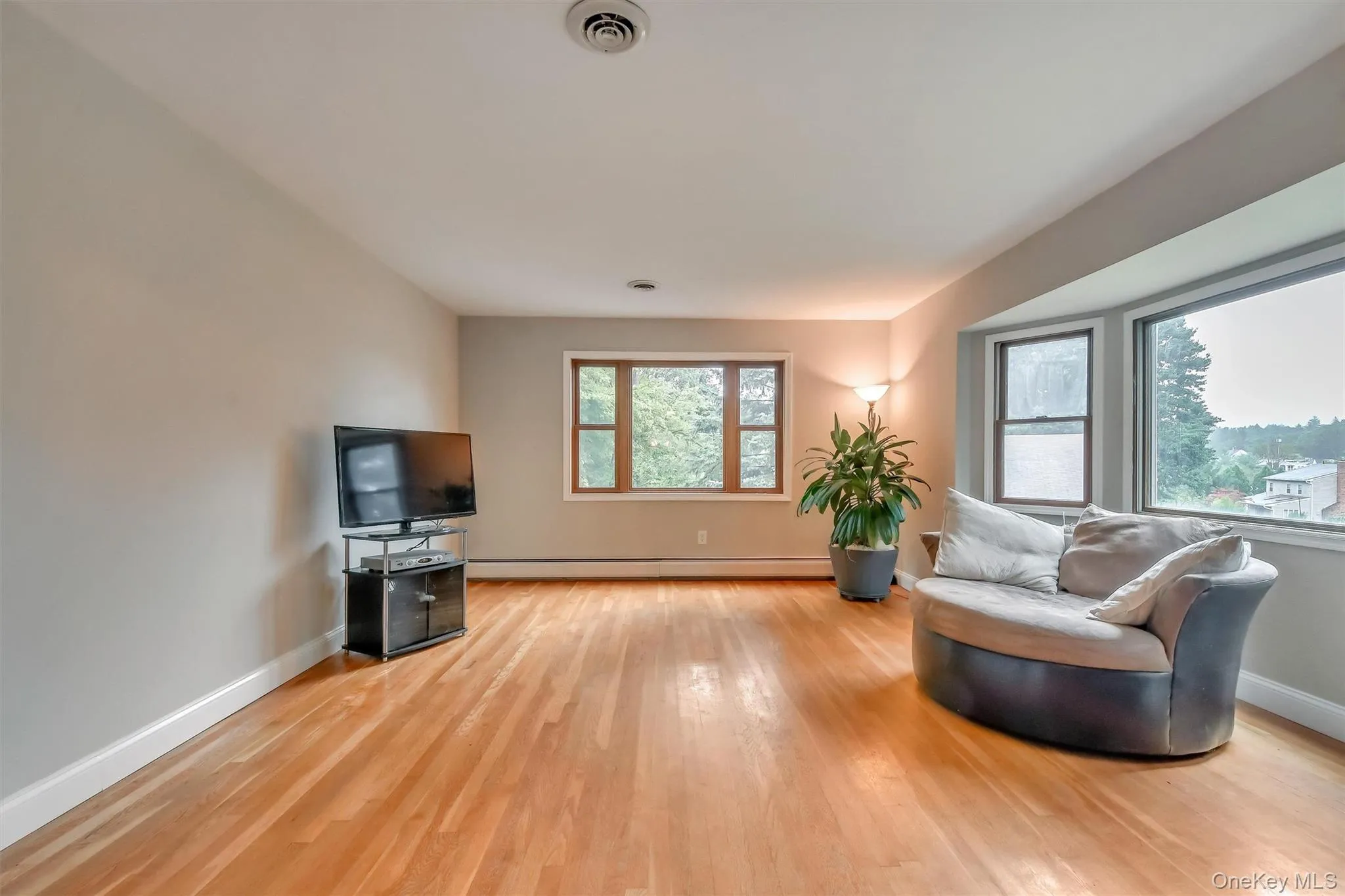 17 Esquire Road, Clarkstown, NY, 4 Bedrooms Bedrooms, 8 Rooms Rooms,2 BathroomsBathrooms,Residential Lease,For Rent,Esquire,0,1024412 17 Esquire Road, Clarkstown, NY, 4 Bedrooms Bedrooms, 8 Rooms Rooms,2 BathroomsBathrooms,Residential Lease,For Rent,Esquire,0,1024412