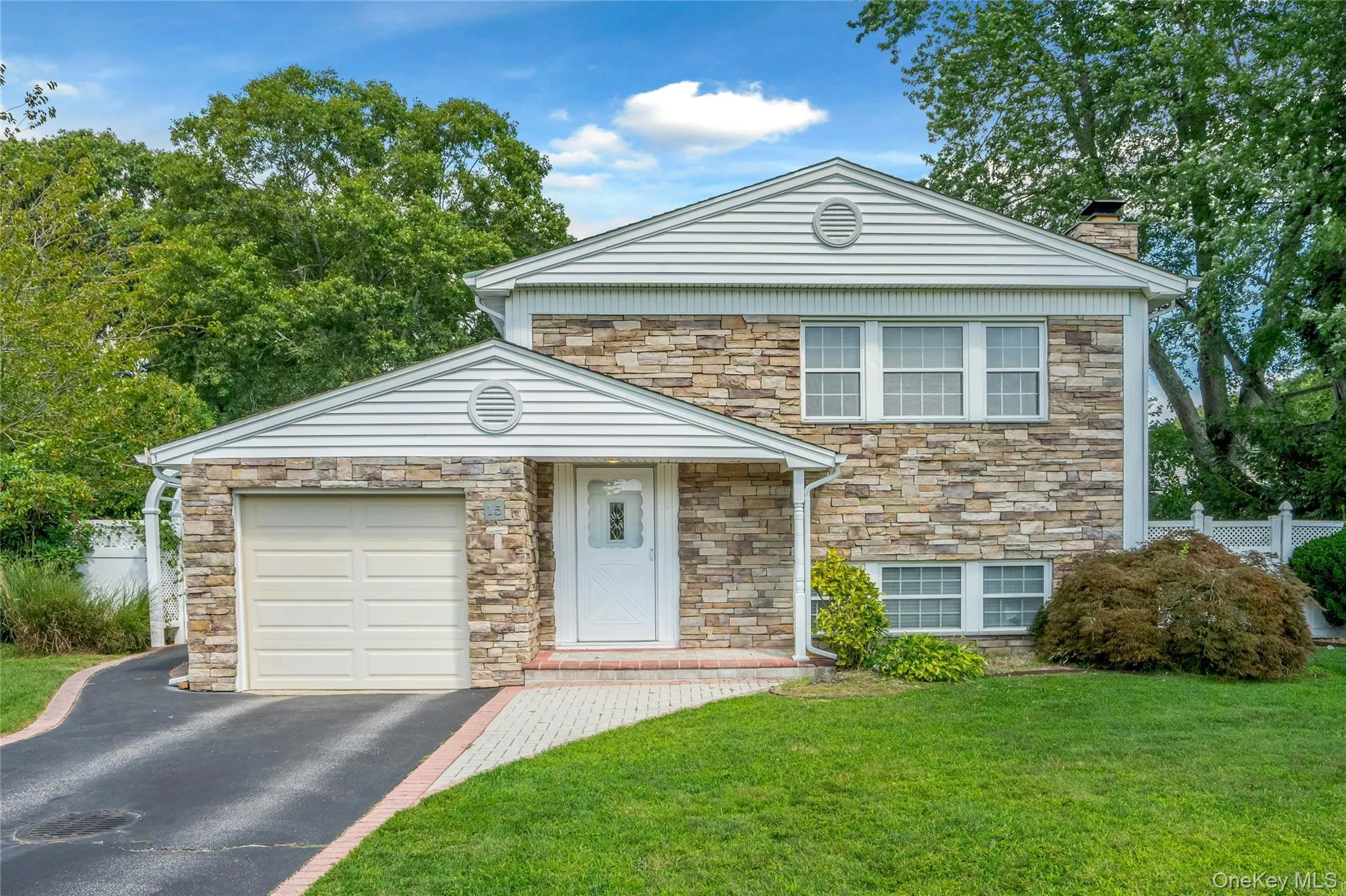 15 Greenbrier Lane, Islip, NY, 4 Bedrooms Bedrooms, 10 Rooms Rooms,2 BathroomsBathrooms,Residential,For Rent,Greenbrier,0,1024423 15 Greenbrier Lane, Islip, NY, 4 Bedrooms Bedrooms, 10 Rooms Rooms,2 BathroomsBathrooms,Residential,For Rent,Greenbrier,0,1024423