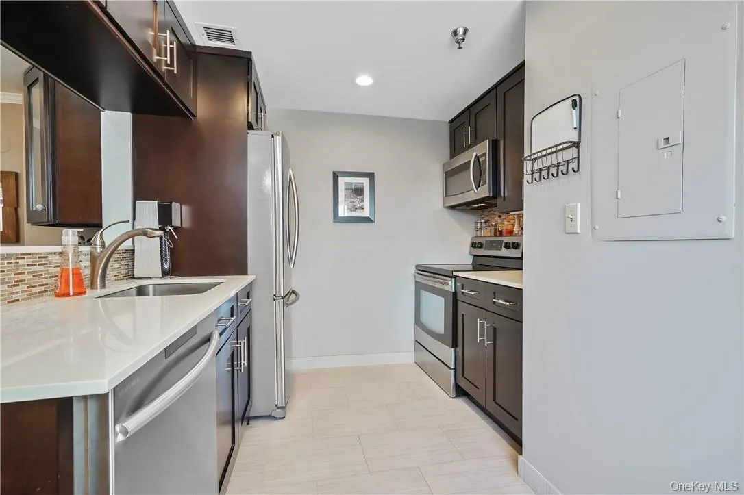 Kitchen Has Stainless Steel Appliances & Lots Of Storage Kitchen Has Stainless Steel Appliances & Lots Of Storage