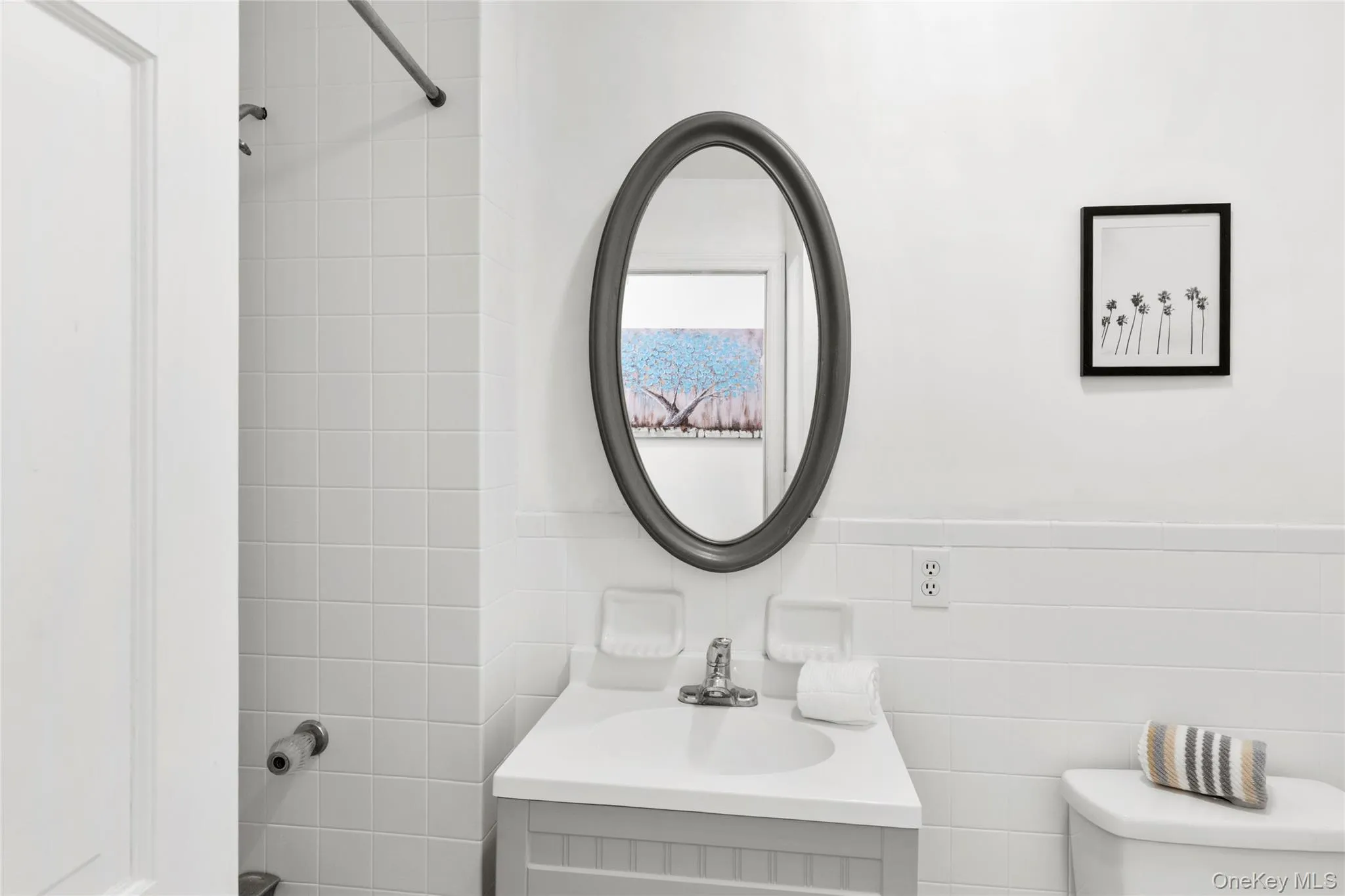 Newly renovated guest full bathroom. Newly renovated guest full bathroom.
