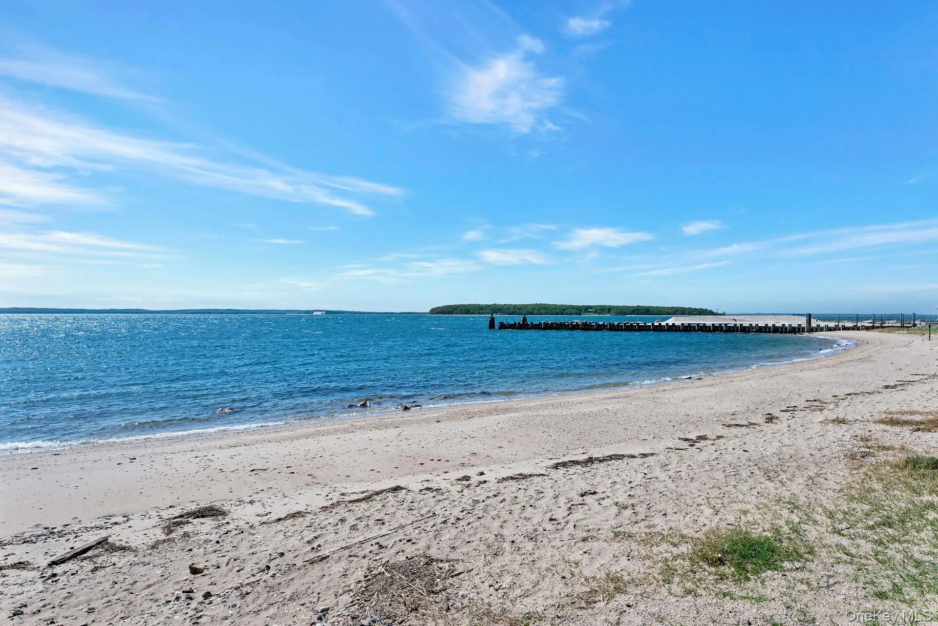 Nearby New Suffolk sandy Peconic Bay Beach. Nearby New Suffolk sandy Peconic Bay Beach.