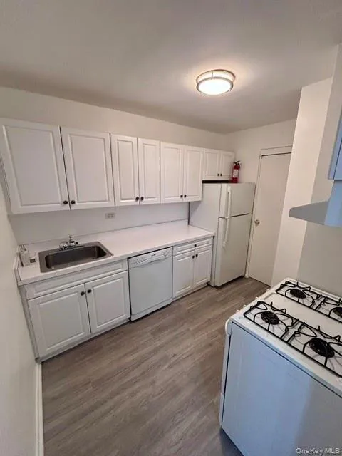 3363 Sedgwick Avenue, New York, NY, 2 Bedrooms Bedrooms, 4 Rooms Rooms,1 BathroomBathrooms,Residential Lease,For Rent,Sedgwick,0,1024437 3363 Sedgwick Avenue, New York, NY, 2 Bedrooms Bedrooms, 4 Rooms Rooms,1 BathroomBathrooms,Residential Lease,For Rent,Sedgwick,0,1024437
