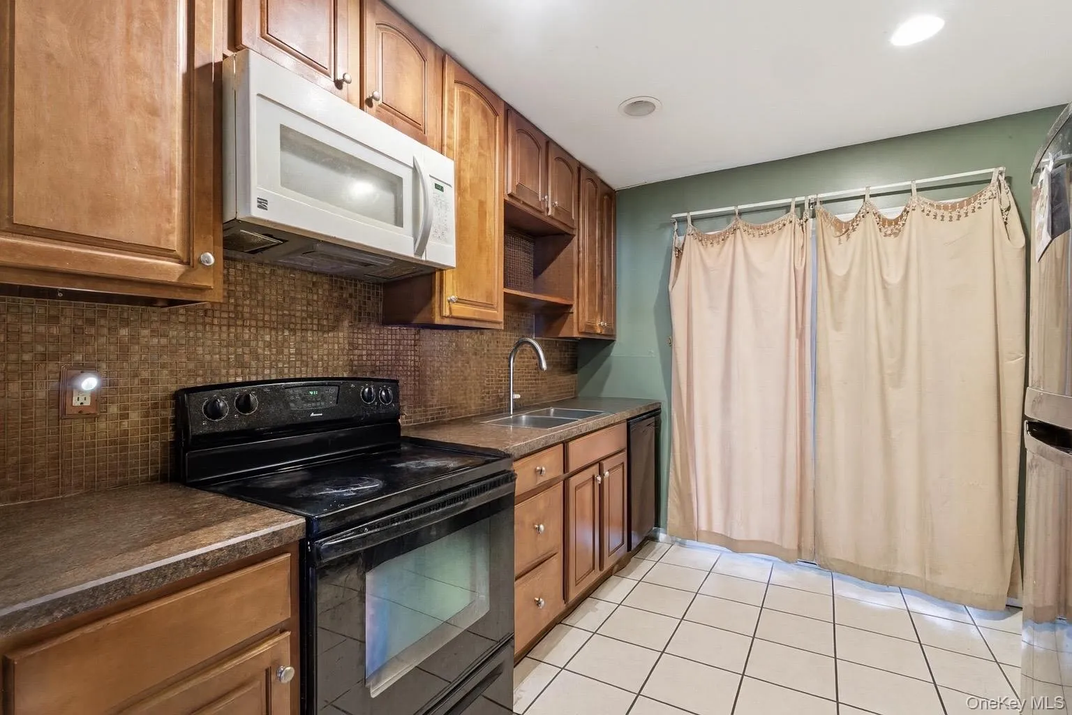 36 Ralph Avenue, Islip, NY, 6 Bedrooms Bedrooms, 9 Rooms Rooms,2 BathroomsBathrooms,Residential,For Rent,Ralph,0,1024438 36 Ralph Avenue, Islip, NY, 6 Bedrooms Bedrooms, 9 Rooms Rooms,2 BathroomsBathrooms,Residential,For Rent,Ralph,0,1024438