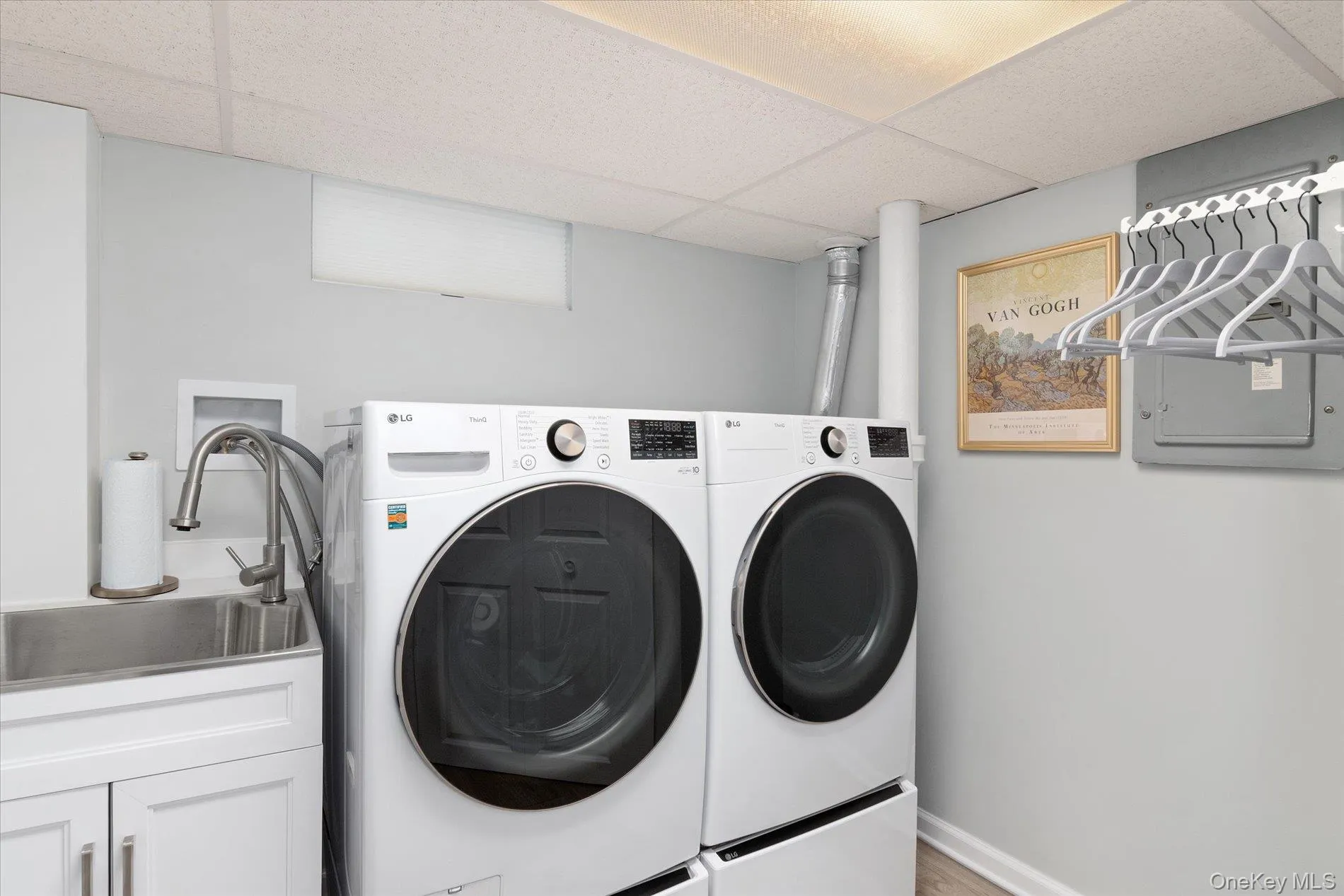 4 Jerold Street, Oyster Bay, NY, 3 Bedrooms Bedrooms, 8 Rooms Rooms,2 BathroomsBathrooms,Residential,For Rent,Jerold,0,1024441 4 Jerold Street, Oyster Bay, NY, 3 Bedrooms Bedrooms, 8 Rooms Rooms,2 BathroomsBathrooms,Residential,For Rent,Jerold,0,1024441