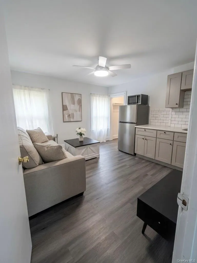 721 Wellwood Avenue, Babylon, NY, 1 Bedroom Bedrooms, 2 Rooms Rooms,1 BathroomBathrooms,Residential Lease,For Rent,Wellwood,0,1024444 721 Wellwood Avenue, Babylon, NY, 1 Bedroom Bedrooms, 2 Rooms Rooms,1 BathroomBathrooms,Residential Lease,For Rent,Wellwood,0,1024444