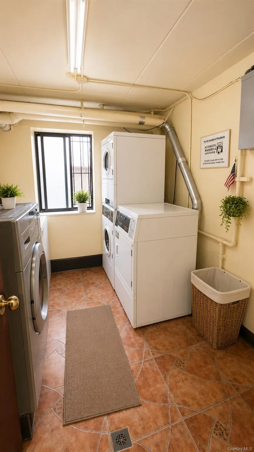 18016 Wexford Terrace, New York, NY, 2 Bedrooms Bedrooms, 6 Rooms Rooms,2 BathroomsBathrooms,Residential,For Rent,Wexford,0,1024446 18016 Wexford Terrace, New York, NY, 2 Bedrooms Bedrooms, 6 Rooms Rooms,2 BathroomsBathrooms,Residential,For Rent,Wexford,0,1024446