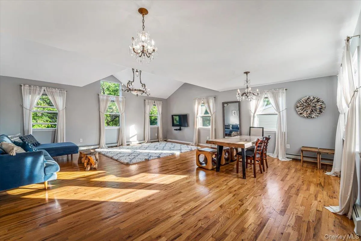 70 Manor Drive, North Hempstead, NY, 4 Bedrooms Bedrooms, 12 Rooms Rooms,3 BathroomsBathrooms,Residential,For Rent,Manor,0,1024465 70 Manor Drive, North Hempstead, NY, 4 Bedrooms Bedrooms, 12 Rooms Rooms,3 BathroomsBathrooms,Residential,For Rent,Manor,0,1024465
