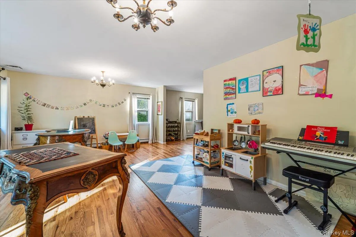 70 Manor Drive, North Hempstead, NY, 4 Bedrooms Bedrooms, 12 Rooms Rooms,3 BathroomsBathrooms,Residential,For Rent,Manor,0,1024465 70 Manor Drive, North Hempstead, NY, 4 Bedrooms Bedrooms, 12 Rooms Rooms,3 BathroomsBathrooms,Residential,For Rent,Manor,0,1024465