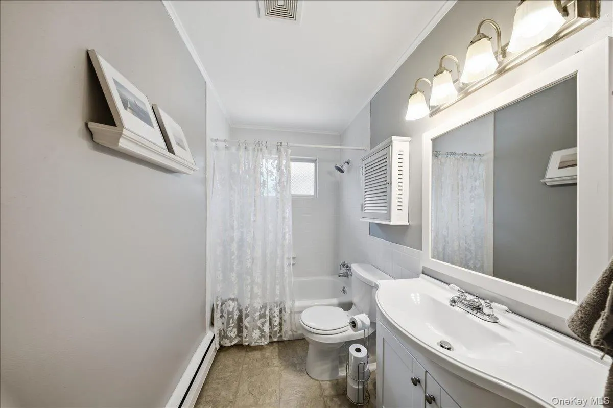 10 Graham Road, Southampton, NY, 3 Bedrooms Bedrooms, 7 Rooms Rooms,1 BathroomBathrooms,Residential,For Rent,Graham,0,1024482 10 Graham Road, Southampton, NY, 3 Bedrooms Bedrooms, 7 Rooms Rooms,1 BathroomBathrooms,Residential,For Rent,Graham,0,1024482
