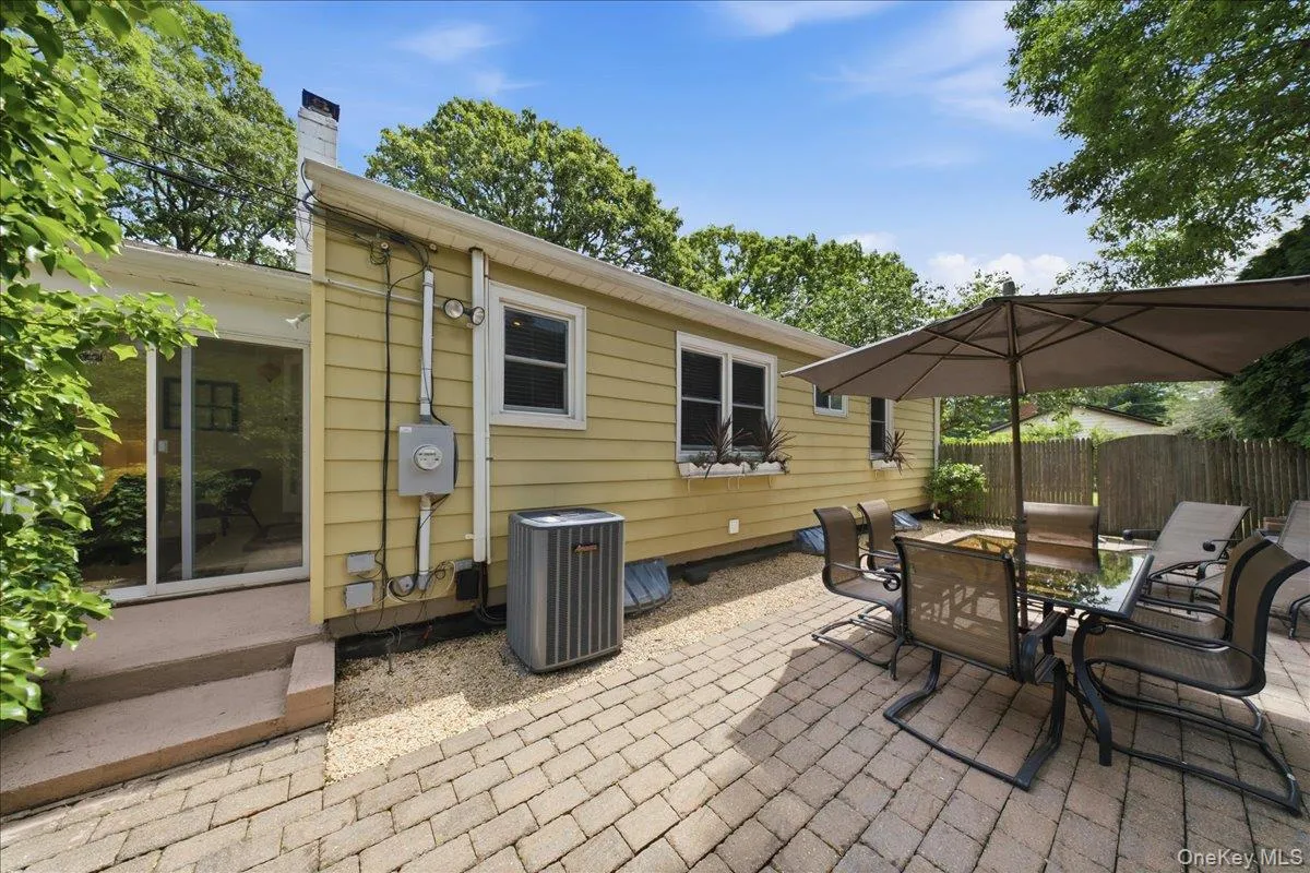 10 Graham Road, Southampton, NY, 3 Bedrooms Bedrooms, 7 Rooms Rooms,1 BathroomBathrooms,Residential,For Rent,Graham,0,1024482 10 Graham Road, Southampton, NY, 3 Bedrooms Bedrooms, 7 Rooms Rooms,1 BathroomBathrooms,Residential,For Rent,Graham,0,1024482