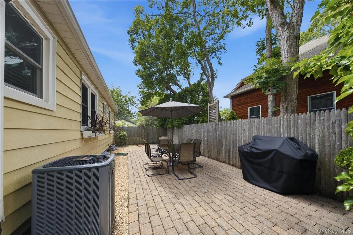 10 Graham Road, Southampton, NY, 3 Bedrooms Bedrooms, 7 Rooms Rooms,1 BathroomBathrooms,Residential,For Rent,Graham,0,1024482 10 Graham Road, Southampton, NY, 3 Bedrooms Bedrooms, 7 Rooms Rooms,1 BathroomBathrooms,Residential,For Rent,Graham,0,1024482