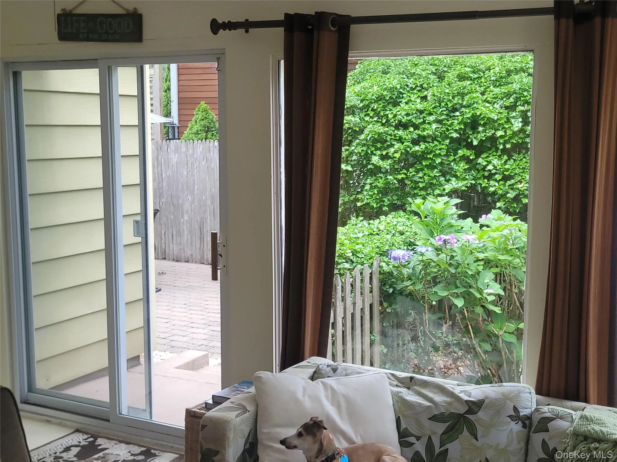 10 Graham Road, Southampton, NY, 3 Bedrooms Bedrooms, 7 Rooms Rooms,1 BathroomBathrooms,Residential,For Rent,Graham,0,1024482 10 Graham Road, Southampton, NY, 3 Bedrooms Bedrooms, 7 Rooms Rooms,1 BathroomBathrooms,Residential,For Rent,Graham,0,1024482