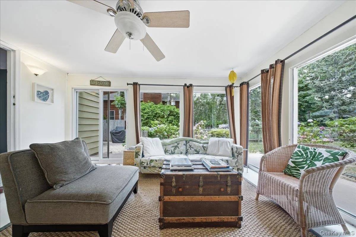 10 Graham Road, Southampton, NY, 3 Bedrooms Bedrooms, 7 Rooms Rooms,1 BathroomBathrooms,Residential,For Rent,Graham,0,1024482 10 Graham Road, Southampton, NY, 3 Bedrooms Bedrooms, 7 Rooms Rooms,1 BathroomBathrooms,Residential,For Rent,Graham,0,1024482