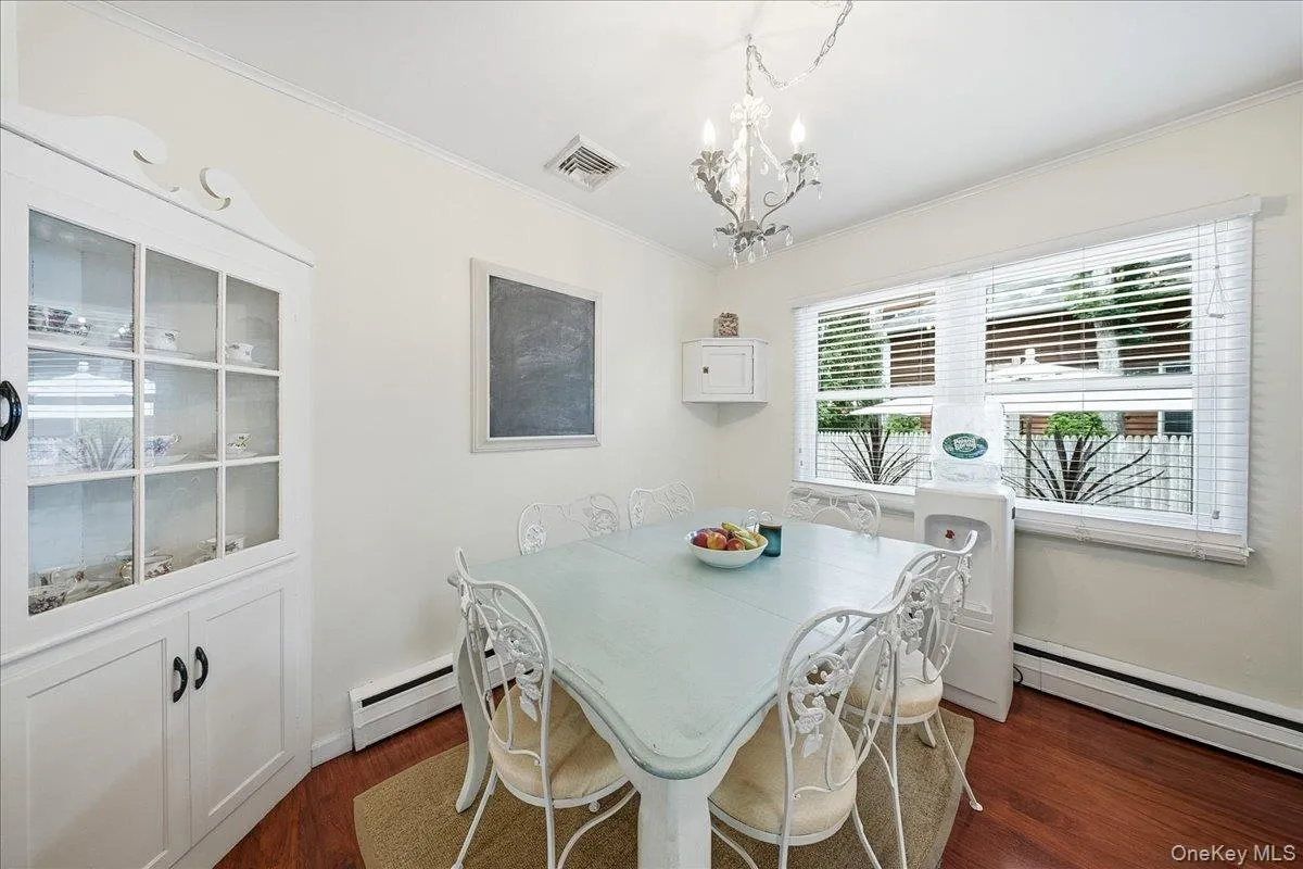 10 Graham Road, Southampton, NY, 3 Bedrooms Bedrooms, 7 Rooms Rooms,1 BathroomBathrooms,Residential,For Rent,Graham,0,1024482 10 Graham Road, Southampton, NY, 3 Bedrooms Bedrooms, 7 Rooms Rooms,1 BathroomBathrooms,Residential,For Rent,Graham,0,1024482
