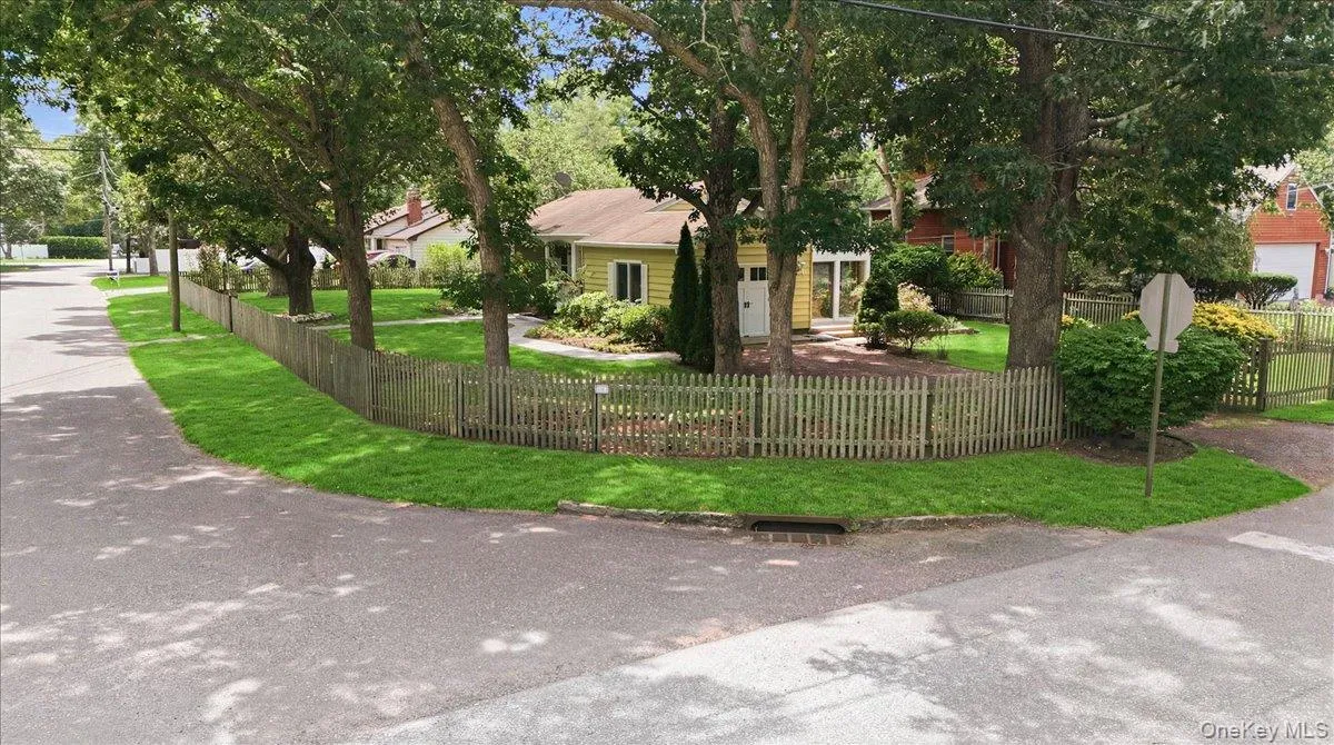 10 Graham Road, Southampton, NY, 3 Bedrooms Bedrooms, 7 Rooms Rooms,1 BathroomBathrooms,Residential,For Rent,Graham,0,1024482 10 Graham Road, Southampton, NY, 3 Bedrooms Bedrooms, 7 Rooms Rooms,1 BathroomBathrooms,Residential,For Rent,Graham,0,1024482