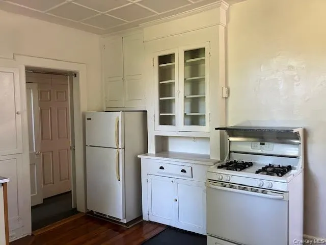 332 Franklin Avenue, Oyster Bay, NY, 1 Bedroom Bedrooms, 3 Rooms Rooms,1 BathroomBathrooms,Residential Lease,For Rent,Franklin,0,1024484 332 Franklin Avenue, Oyster Bay, NY, 1 Bedroom Bedrooms, 3 Rooms Rooms,1 BathroomBathrooms,Residential Lease,For Rent,Franklin,0,1024484