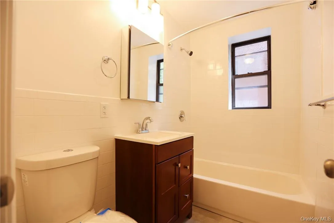 140 Hartsdale Avenue, Greenburgh, NY, 1 Bedroom Bedrooms, 3 Rooms Rooms,1 BathroomBathrooms,Residential Lease,For Rent,Hartsdale,0,1024485 140 Hartsdale Avenue, Greenburgh, NY, 1 Bedroom Bedrooms, 3 Rooms Rooms,1 BathroomBathrooms,Residential Lease,For Rent,Hartsdale,0,1024485