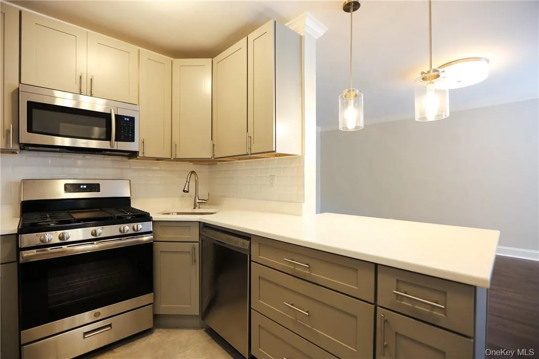 140 Hartsdale Avenue, Greenburgh, NY, 1 Bedroom Bedrooms, 3 Rooms Rooms,1 BathroomBathrooms,Residential Lease,For Rent,Hartsdale,0,1024485 140 Hartsdale Avenue, Greenburgh, NY, 1 Bedroom Bedrooms, 3 Rooms Rooms,1 BathroomBathrooms,Residential Lease,For Rent,Hartsdale,0,1024485