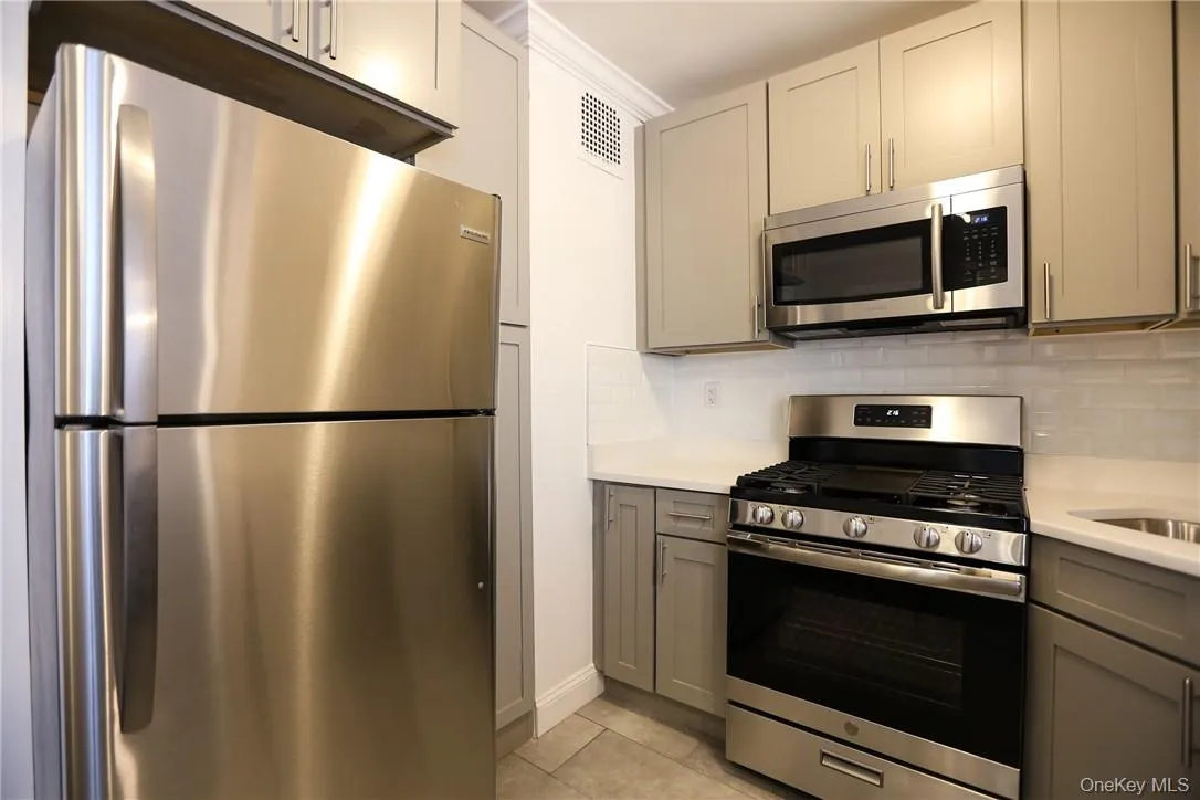 140 Hartsdale Avenue, Greenburgh, NY, 1 Bedroom Bedrooms, 3 Rooms Rooms,1 BathroomBathrooms,Residential Lease,For Rent,Hartsdale,0,1024485 140 Hartsdale Avenue, Greenburgh, NY, 1 Bedroom Bedrooms, 3 Rooms Rooms,1 BathroomBathrooms,Residential Lease,For Rent,Hartsdale,0,1024485