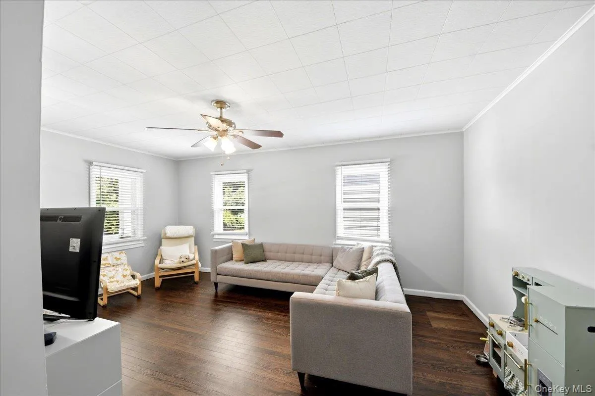 86 Maple Street, Greenburgh, NY, 4 Bedrooms Bedrooms, 8 Rooms Rooms,2 BathroomsBathrooms,Residential,For Rent,Maple,0,1024486 86 Maple Street, Greenburgh, NY, 4 Bedrooms Bedrooms, 8 Rooms Rooms,2 BathroomsBathrooms,Residential,For Rent,Maple,0,1024486