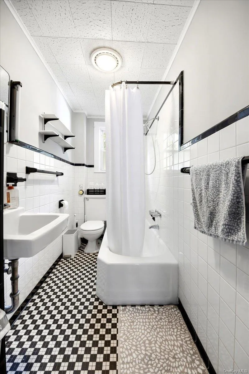86 Maple Street, Greenburgh, NY, 4 Bedrooms Bedrooms, 8 Rooms Rooms,2 BathroomsBathrooms,Residential,For Rent,Maple,0,1024486 86 Maple Street, Greenburgh, NY, 4 Bedrooms Bedrooms, 8 Rooms Rooms,2 BathroomsBathrooms,Residential,For Rent,Maple,0,1024486