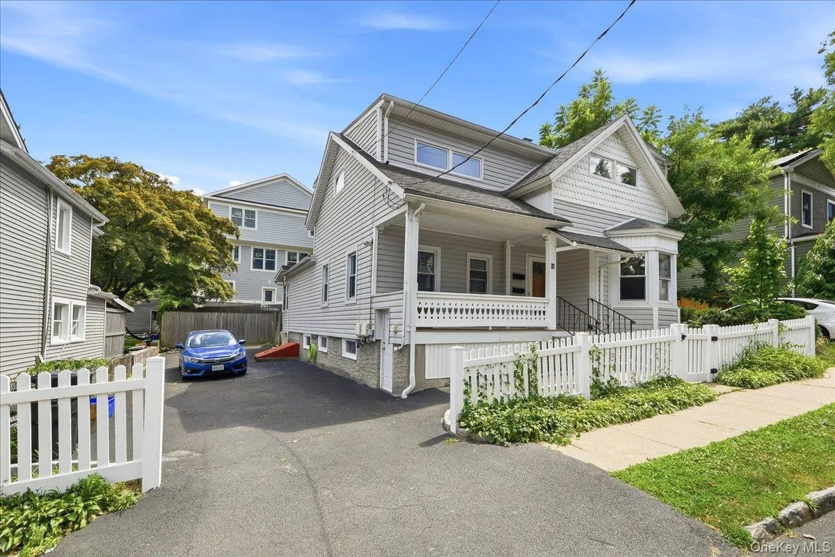 86 Maple Street, Greenburgh, NY, 4 Bedrooms Bedrooms, 8 Rooms Rooms,2 BathroomsBathrooms,Residential,For Rent,Maple,0,1024486 86 Maple Street, Greenburgh, NY, 4 Bedrooms Bedrooms, 8 Rooms Rooms,2 BathroomsBathrooms,Residential,For Rent,Maple,0,1024486