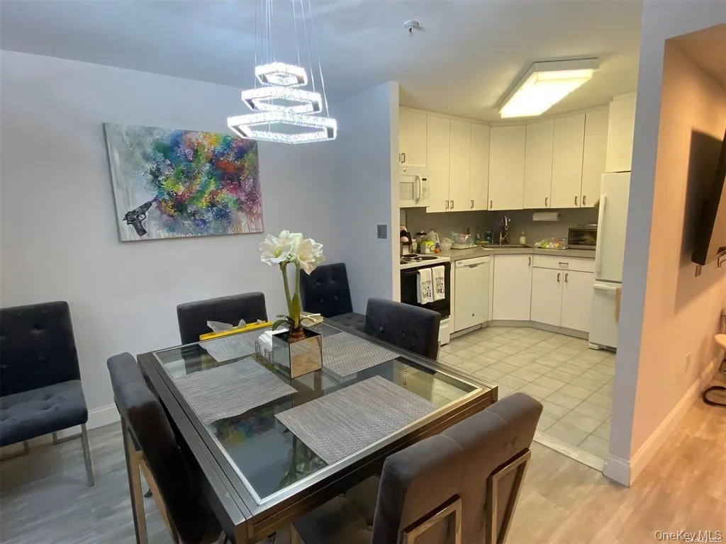 10 Canterbury Road, North Hempstead, NY, 2 Bedrooms Bedrooms, 6 Rooms Rooms,2 BathroomsBathrooms,Residential Lease,For Rent,Canterbury,0,1024489 10 Canterbury Road, North Hempstead, NY, 2 Bedrooms Bedrooms, 6 Rooms Rooms,2 BathroomsBathrooms,Residential Lease,For Rent,Canterbury,0,1024489