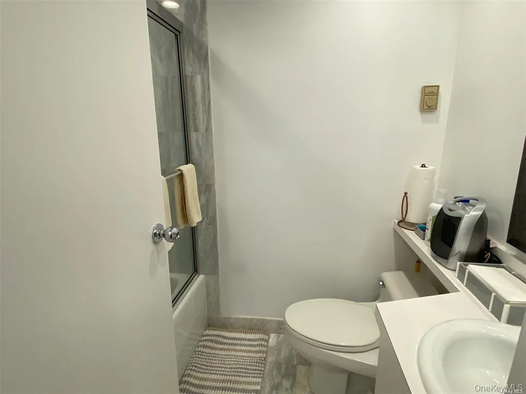 10 Canterbury Road, North Hempstead, NY, 2 Bedrooms Bedrooms, 6 Rooms Rooms,2 BathroomsBathrooms,Residential Lease,For Rent,Canterbury,0,1024489 10 Canterbury Road, North Hempstead, NY, 2 Bedrooms Bedrooms, 6 Rooms Rooms,2 BathroomsBathrooms,Residential Lease,For Rent,Canterbury,0,1024489