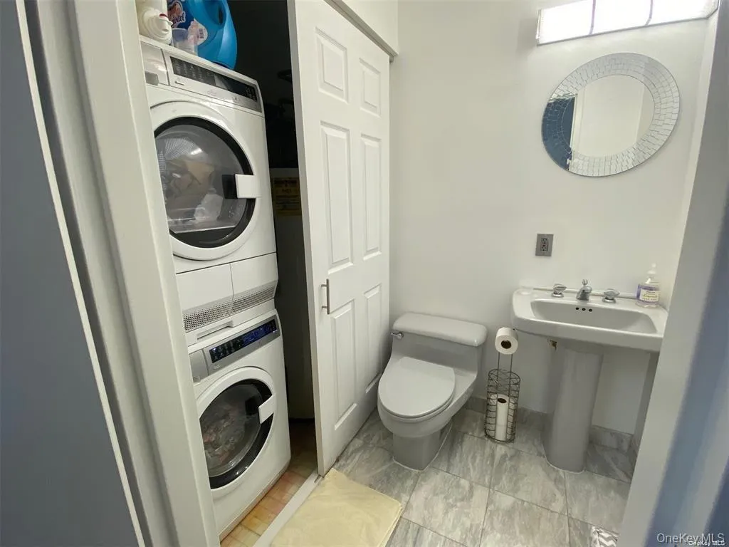 10 Canterbury Road, North Hempstead, NY, 2 Bedrooms Bedrooms, 6 Rooms Rooms,2 BathroomsBathrooms,Residential Lease,For Rent,Canterbury,0,1024489 10 Canterbury Road, North Hempstead, NY, 2 Bedrooms Bedrooms, 6 Rooms Rooms,2 BathroomsBathrooms,Residential Lease,For Rent,Canterbury,0,1024489
