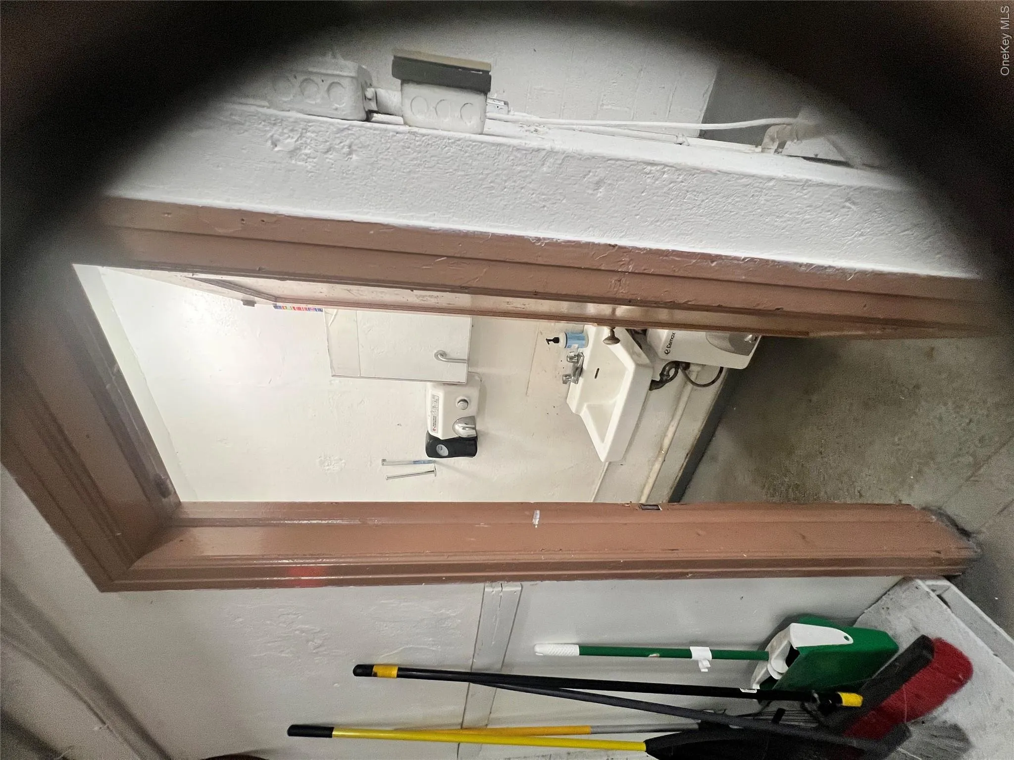 2nd Bathroom. 2nd Bathroom.