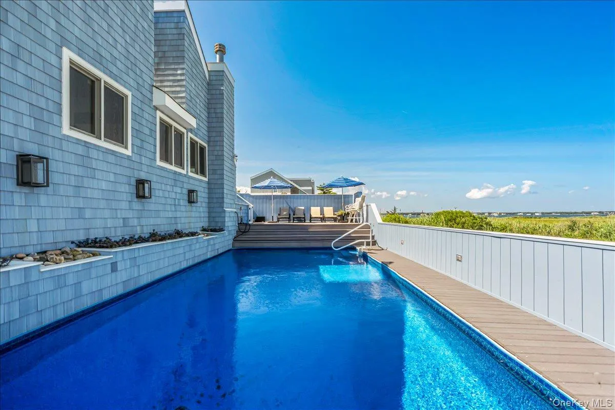 556 Dune Road, Southampton, NY, 4 Bedrooms Bedrooms, 14 Rooms Rooms,3 BathroomsBathrooms,Residential,For Rent,Dune,0,1024503 556 Dune Road, Southampton, NY, 4 Bedrooms Bedrooms, 14 Rooms Rooms,3 BathroomsBathrooms,Residential,For Rent,Dune,0,1024503