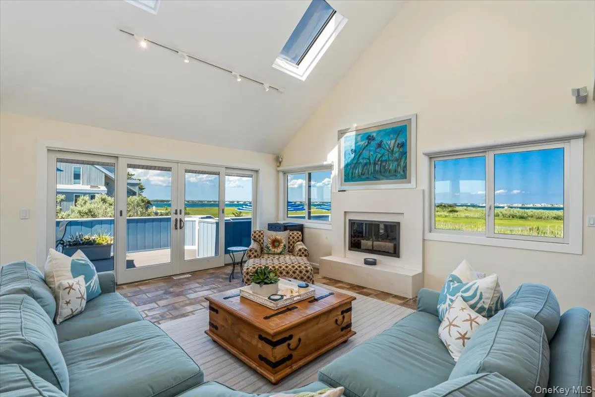 556 Dune Road, Southampton, NY, 4 Bedrooms Bedrooms, 14 Rooms Rooms,3 BathroomsBathrooms,Residential,For Rent,Dune,0,1024503 556 Dune Road, Southampton, NY, 4 Bedrooms Bedrooms, 14 Rooms Rooms,3 BathroomsBathrooms,Residential,For Rent,Dune,0,1024503