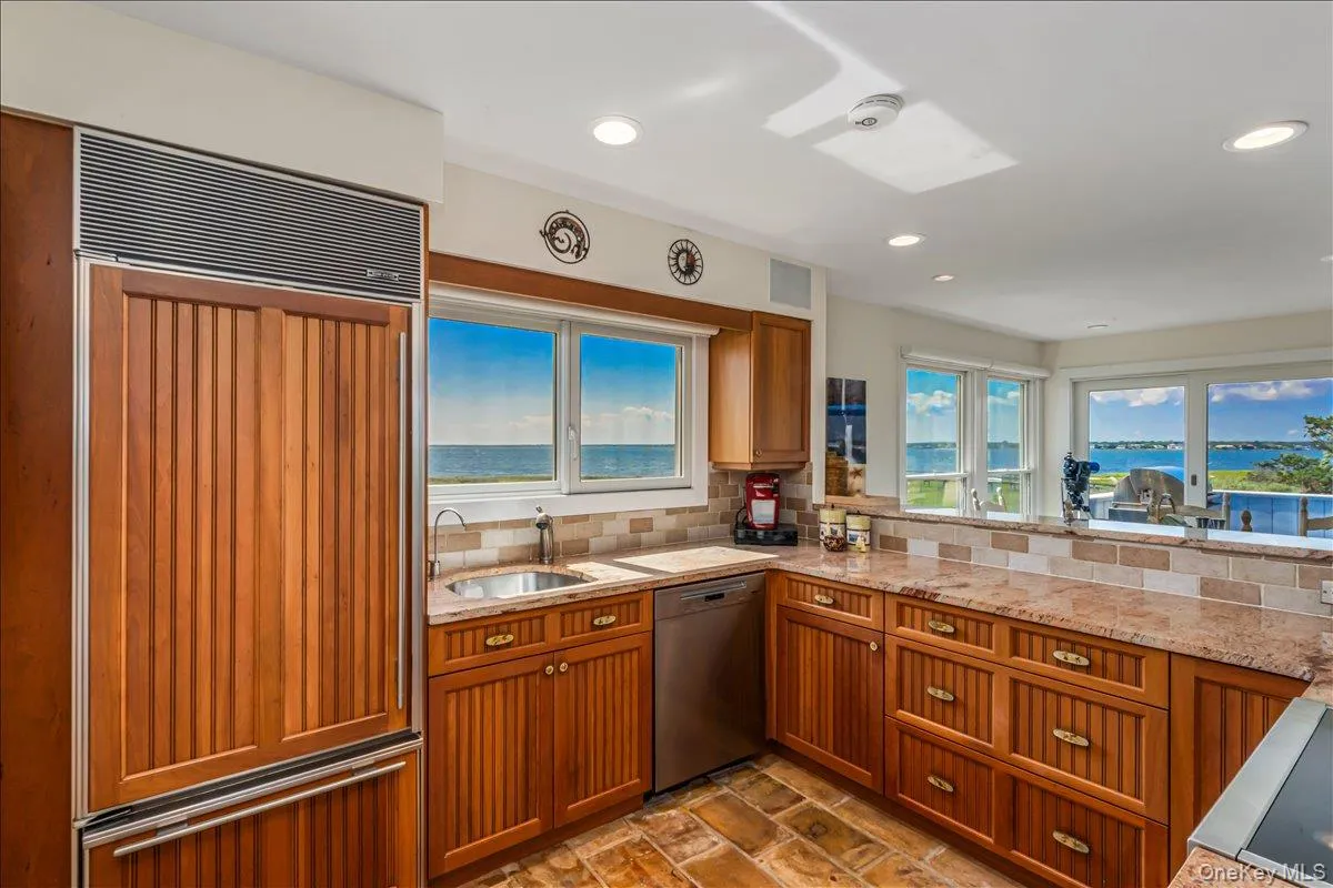556 Dune Road, Southampton, NY, 4 Bedrooms Bedrooms, 14 Rooms Rooms,3 BathroomsBathrooms,Residential,For Rent,Dune,0,1024503 556 Dune Road, Southampton, NY, 4 Bedrooms Bedrooms, 14 Rooms Rooms,3 BathroomsBathrooms,Residential,For Rent,Dune,0,1024503
