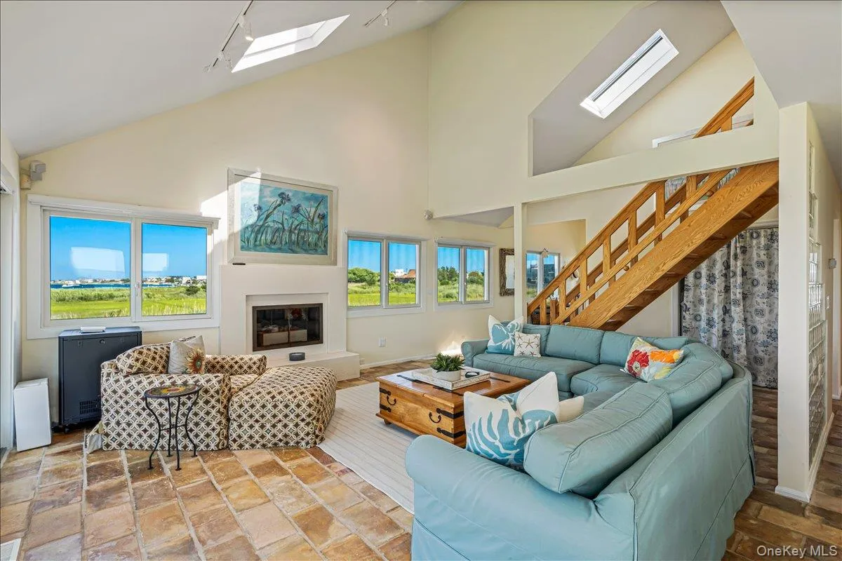 556 Dune Road, Southampton, NY, 4 Bedrooms Bedrooms, 14 Rooms Rooms,3 BathroomsBathrooms,Residential,For Rent,Dune,0,1024503 556 Dune Road, Southampton, NY, 4 Bedrooms Bedrooms, 14 Rooms Rooms,3 BathroomsBathrooms,Residential,For Rent,Dune,0,1024503