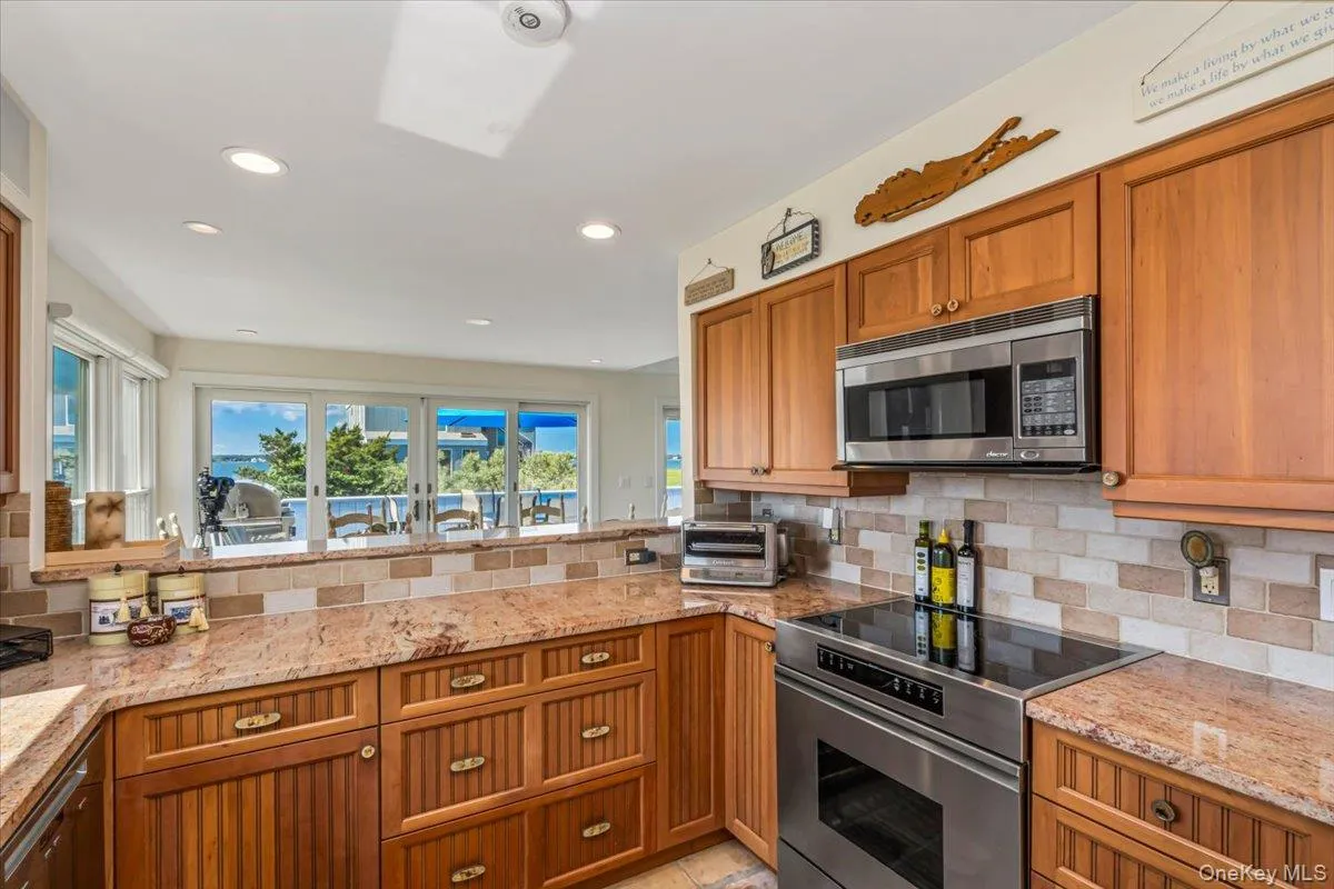 556 Dune Road, Southampton, NY, 4 Bedrooms Bedrooms, 14 Rooms Rooms,3 BathroomsBathrooms,Residential,For Rent,Dune,0,1024503 556 Dune Road, Southampton, NY, 4 Bedrooms Bedrooms, 14 Rooms Rooms,3 BathroomsBathrooms,Residential,For Rent,Dune,0,1024503