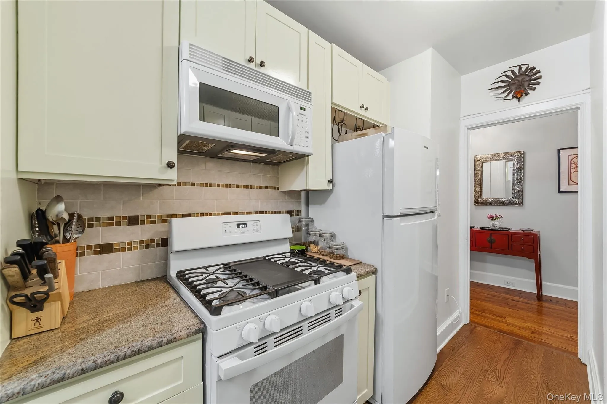 294 Bronxville Road, Yonkers, NY, 2 Bedrooms Bedrooms, 5 Rooms Rooms,1 BathroomBathrooms,Residential,For Rent,Bronxville,0,1024510 294 Bronxville Road, Yonkers, NY, 2 Bedrooms Bedrooms, 5 Rooms Rooms,1 BathroomBathrooms,Residential,For Rent,Bronxville,0,1024510