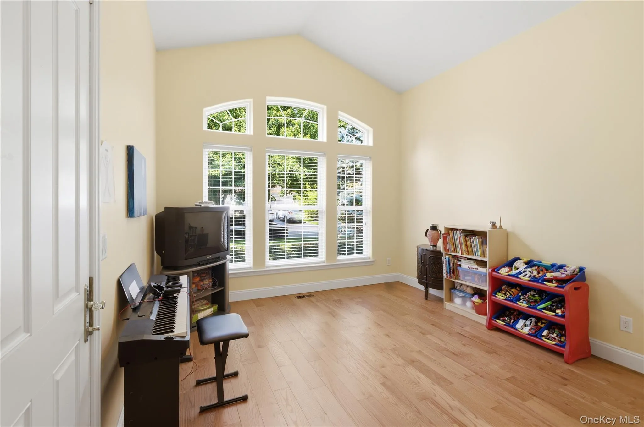 35 Monterrey Drive, Smithtown, NY, 5 Bedrooms Bedrooms, 10 Rooms Rooms,3 BathroomsBathrooms,Residential,For Rent,Monterrey,0,1024519 35 Monterrey Drive, Smithtown, NY, 5 Bedrooms Bedrooms, 10 Rooms Rooms,3 BathroomsBathrooms,Residential,For Rent,Monterrey,0,1024519