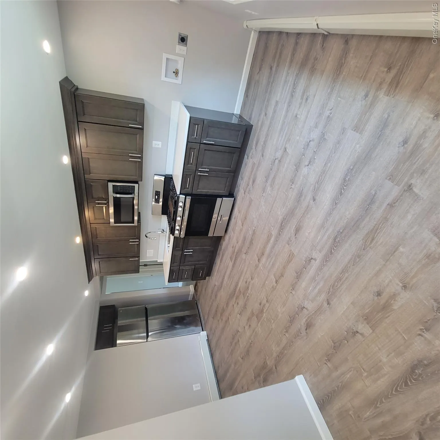 23 Tuthill Street, Huntington, NY, 2 Bedrooms Bedrooms, 5 Rooms Rooms,1 BathroomBathrooms,Residential Lease,For Rent,Tuthill,0,1024521 23 Tuthill Street, Huntington, NY, 2 Bedrooms Bedrooms, 5 Rooms Rooms,1 BathroomBathrooms,Residential Lease,For Rent,Tuthill,0,1024521