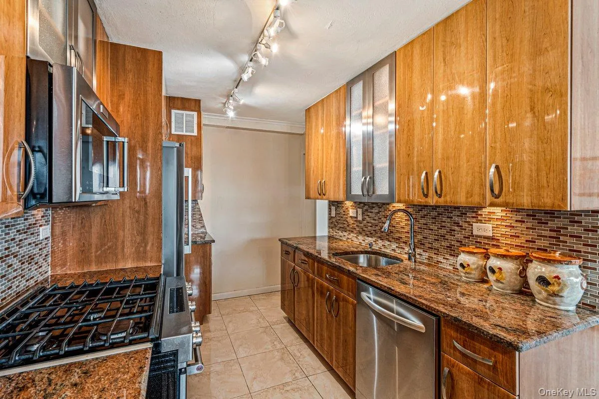 17-85 215 Street, New York, NY, 3 Bedrooms Bedrooms, 6 Rooms Rooms,2 BathroomsBathrooms,Residential,For Rent,215,0,1024522 17-85 215 Street, New York, NY, 3 Bedrooms Bedrooms, 6 Rooms Rooms,2 BathroomsBathrooms,Residential,For Rent,215,0,1024522