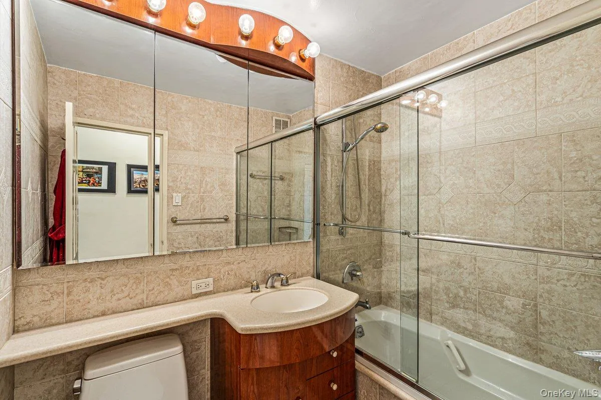 17-85 215 Street, New York, NY, 3 Bedrooms Bedrooms, 6 Rooms Rooms,2 BathroomsBathrooms,Residential,For Rent,215,0,1024522 17-85 215 Street, New York, NY, 3 Bedrooms Bedrooms, 6 Rooms Rooms,2 BathroomsBathrooms,Residential,For Rent,215,0,1024522