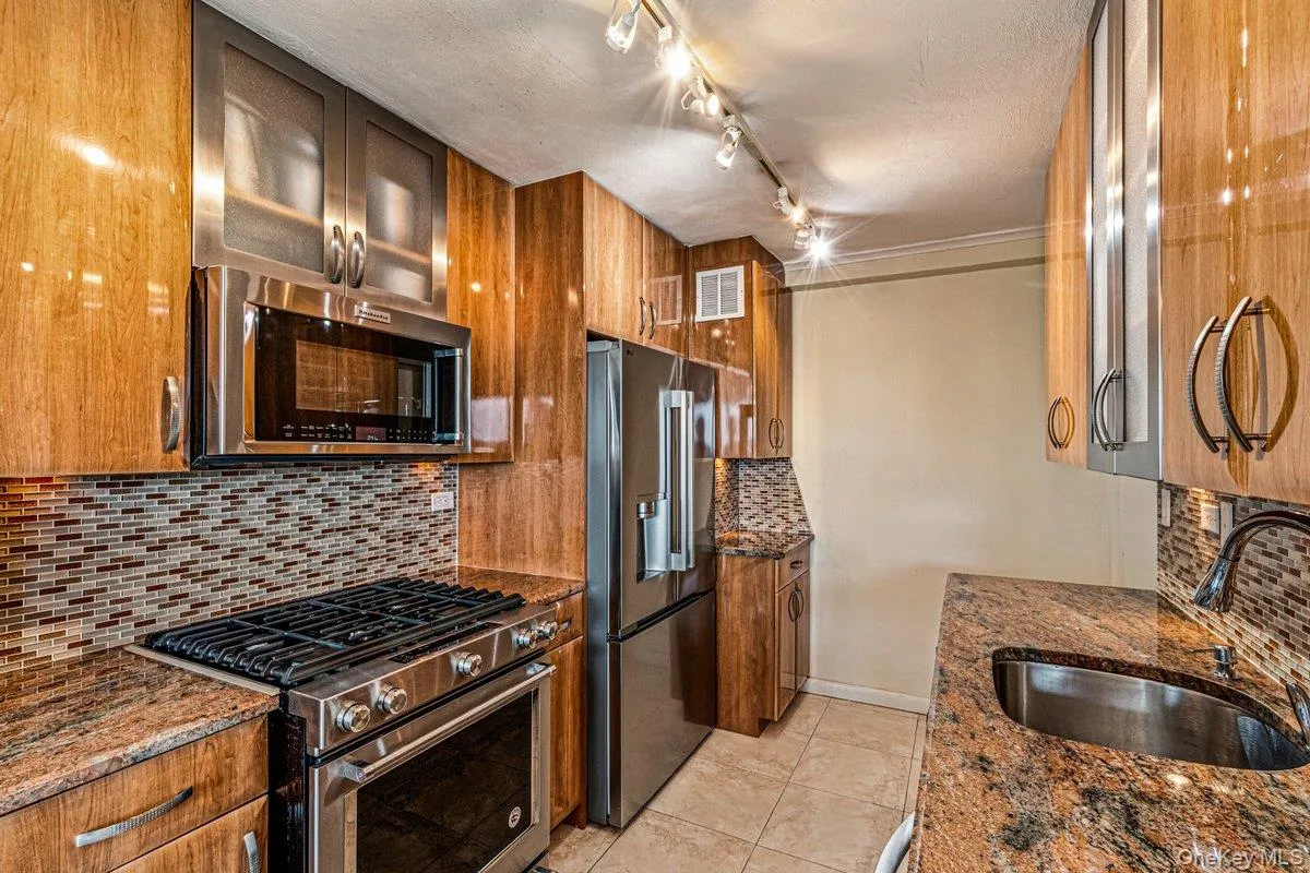 17-85 215 Street, New York, NY, 3 Bedrooms Bedrooms, 6 Rooms Rooms,2 BathroomsBathrooms,Residential,For Rent,215,0,1024522 17-85 215 Street, New York, NY, 3 Bedrooms Bedrooms, 6 Rooms Rooms,2 BathroomsBathrooms,Residential,For Rent,215,0,1024522