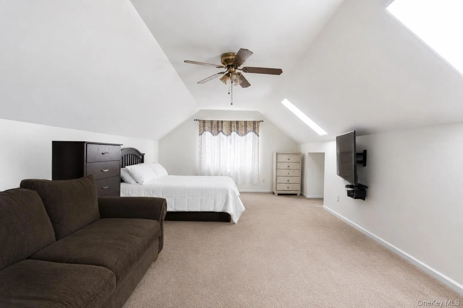 4 Golden Gate Lane, Brookhaven, NY, 3 Bedrooms Bedrooms, 10 Rooms Rooms,3 BathroomsBathrooms,Residential,For Rent,Golden Gate,0,1024526 4 Golden Gate Lane, Brookhaven, NY, 3 Bedrooms Bedrooms, 10 Rooms Rooms,3 BathroomsBathrooms,Residential,For Rent,Golden Gate,0,1024526