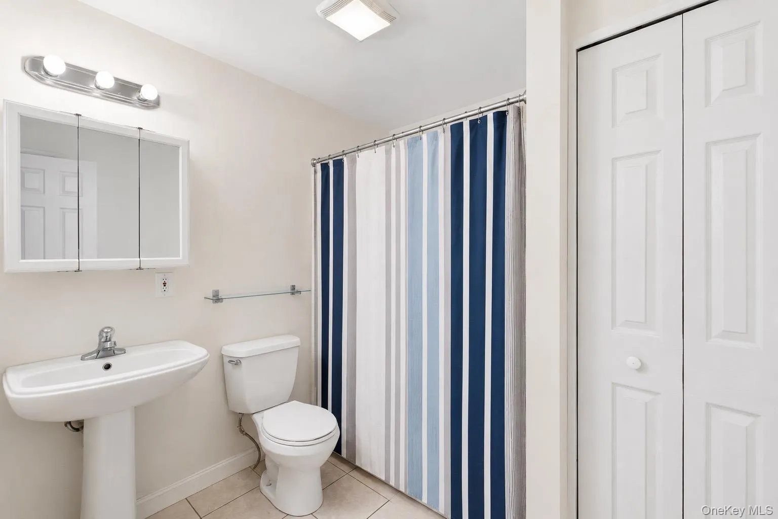 4 Golden Gate Lane, Brookhaven, NY, 3 Bedrooms Bedrooms, 10 Rooms Rooms,3 BathroomsBathrooms,Residential,For Rent,Golden Gate,0,1024526 4 Golden Gate Lane, Brookhaven, NY, 3 Bedrooms Bedrooms, 10 Rooms Rooms,3 BathroomsBathrooms,Residential,For Rent,Golden Gate,0,1024526