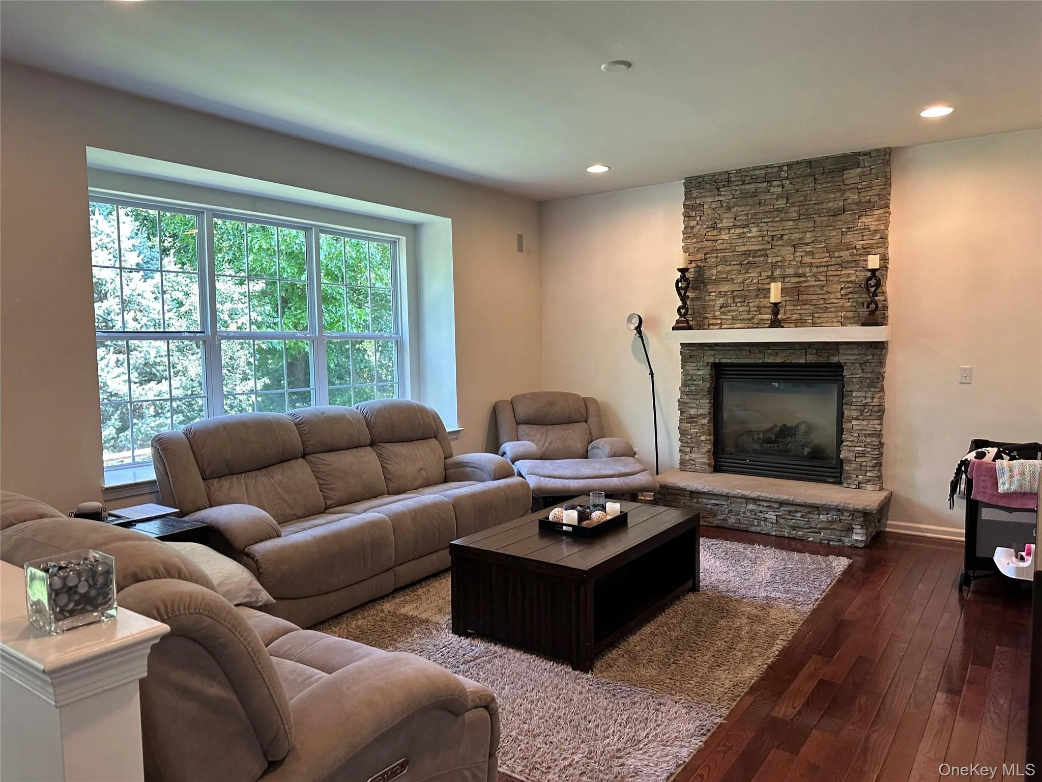 FAMILY ROOM FAMILY ROOM