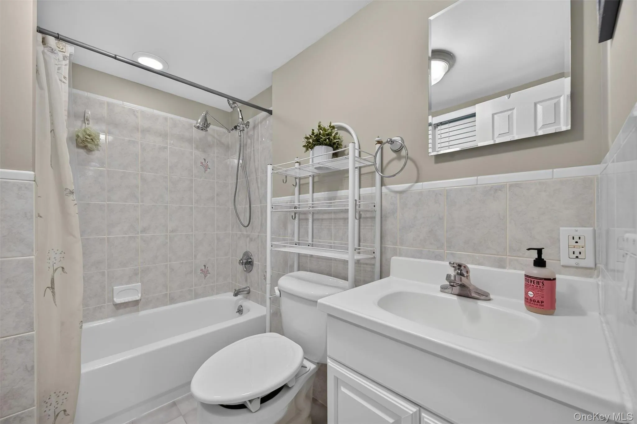 3 Hazelwood Road, Ramapo, NY, 4 Bedrooms Bedrooms, 11 Rooms Rooms,2 BathroomsBathrooms,Residential,For Rent,Hazelwood,0,1024539 3 Hazelwood Road, Ramapo, NY, 4 Bedrooms Bedrooms, 11 Rooms Rooms,2 BathroomsBathrooms,Residential,For Rent,Hazelwood,0,1024539