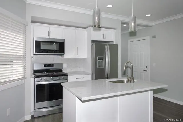 689 Conklin Street, Oyster Bay, NY, 1 Bedroom Bedrooms, 3 Rooms Rooms,1 BathroomBathrooms,Residential Lease,For Rent,Conklin,0,1024541 689 Conklin Street, Oyster Bay, NY, 1 Bedroom Bedrooms, 3 Rooms Rooms,1 BathroomBathrooms,Residential Lease,For Rent,Conklin,0,1024541