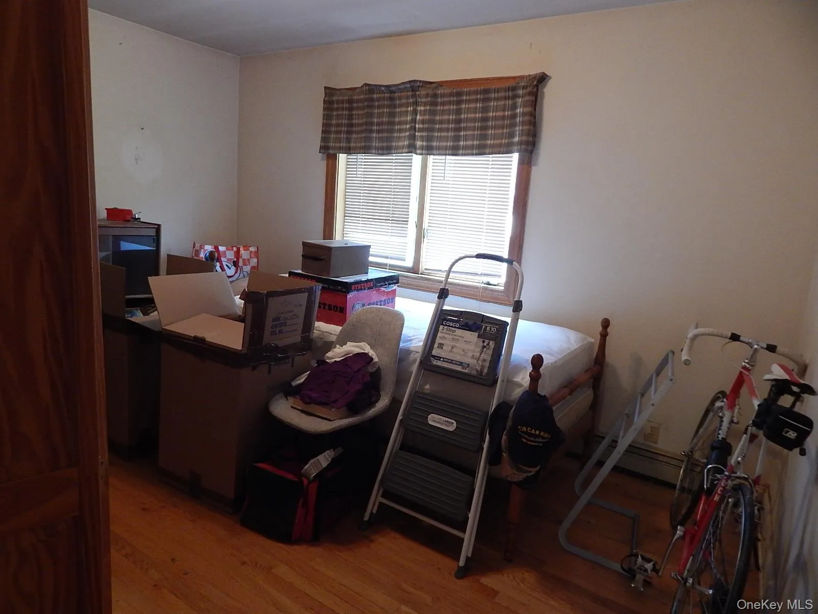 The third bedroom has finished oak flooring. The third bedroom has finished oak flooring.