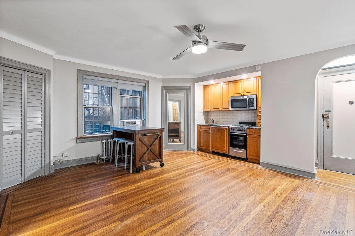150 Burns Street, New York, NY, 2 Rooms Rooms,1 BathroomBathrooms,Residential,For Rent,Burns,0,1024551 150 Burns Street, New York, NY, 2 Rooms Rooms,1 BathroomBathrooms,Residential,For Rent,Burns,0,1024551
