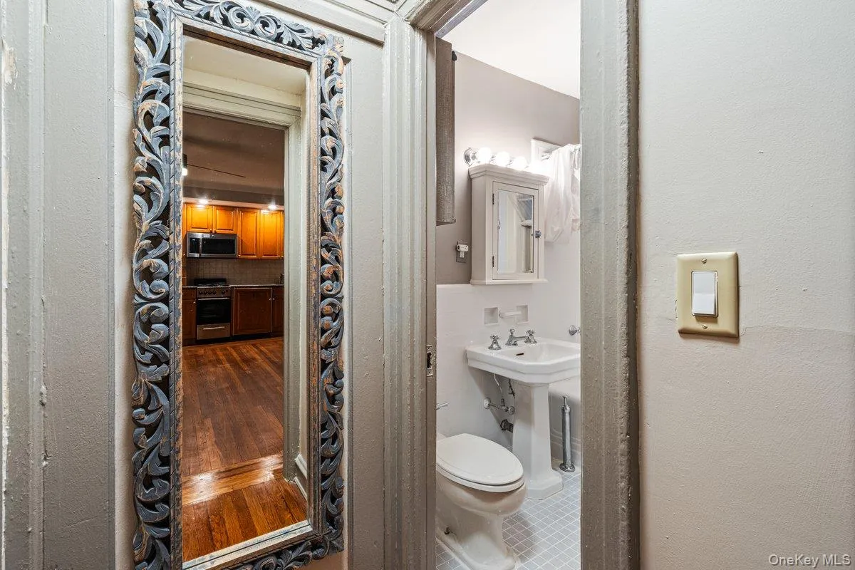 150 Burns Street, New York, NY, 2 Rooms Rooms,1 BathroomBathrooms,Residential,For Rent,Burns,0,1024551 150 Burns Street, New York, NY, 2 Rooms Rooms,1 BathroomBathrooms,Residential,For Rent,Burns,0,1024551