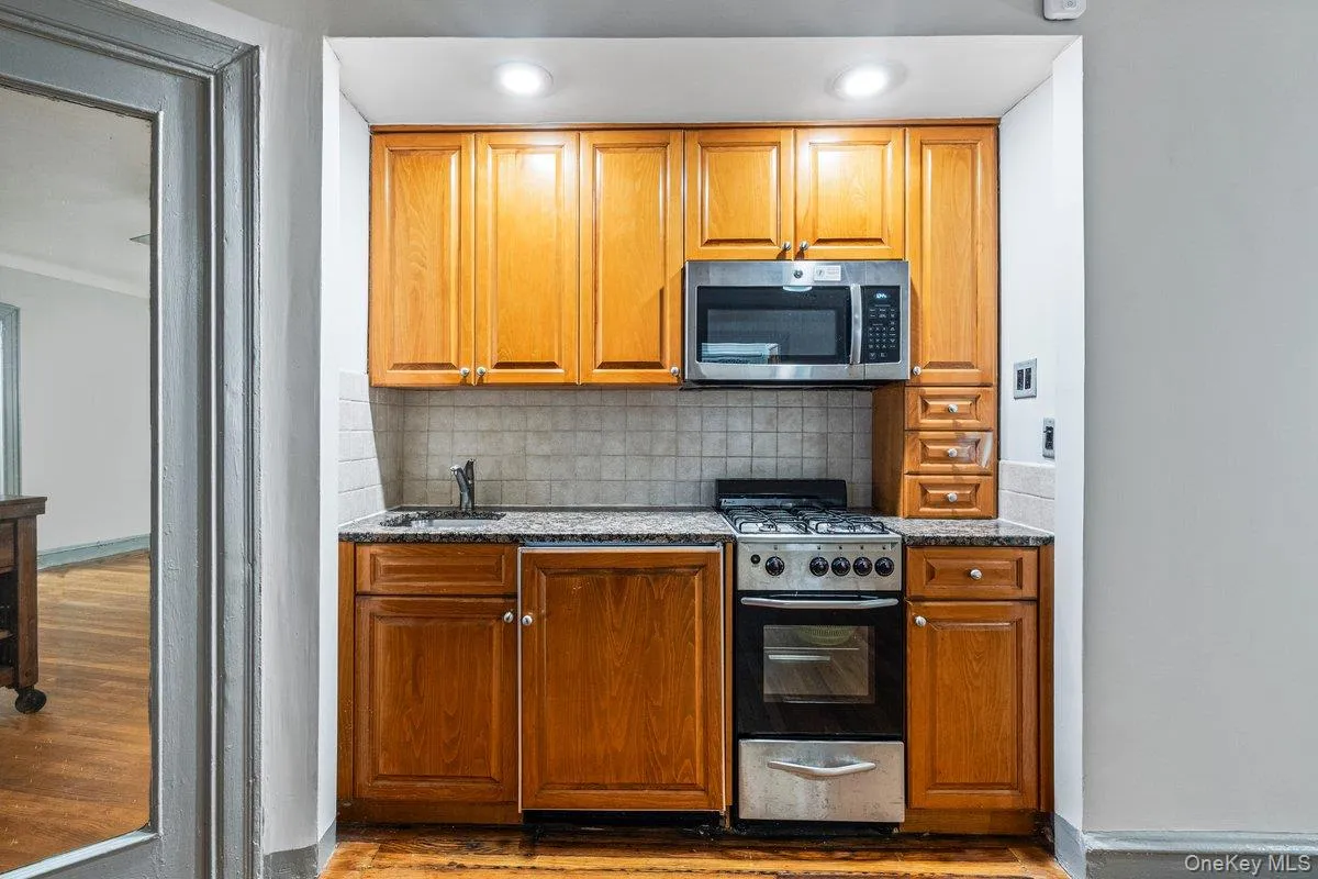 150 Burns Street, New York, NY, 2 Rooms Rooms,1 BathroomBathrooms,Residential,For Rent,Burns,0,1024551 150 Burns Street, New York, NY, 2 Rooms Rooms,1 BathroomBathrooms,Residential,For Rent,Burns,0,1024551